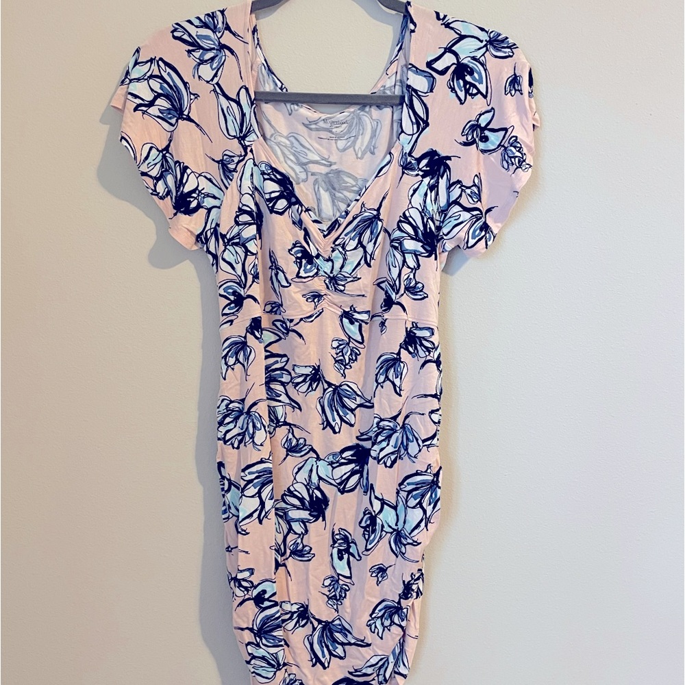 Motherhood Maternity pink floral maternity top with ruching on side.